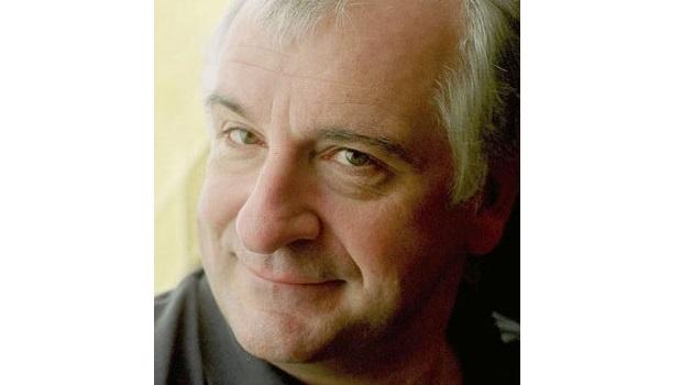 Nasce Douglas Adams, o criador de O Guia do Mochileiro das Galáxias