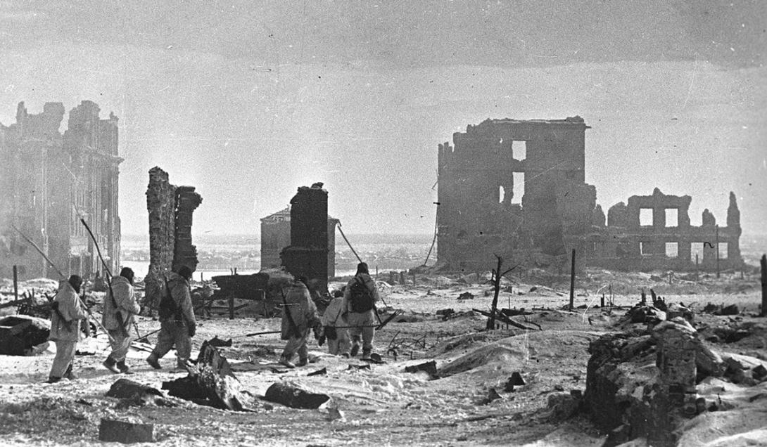 Alemanha nazista se rende ao Exército Vermelho soviético em Stalingrado