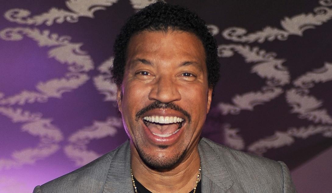 Nasce o cantor e compositor Lionel Richie