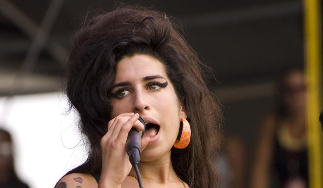 Morre a cantora e compositora Amy Winehouse