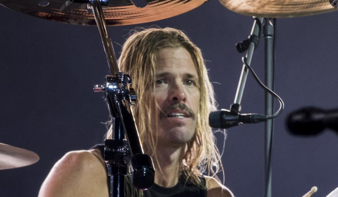 Taylor Hawkins, baterista do Foo Fighters, morre aos 50 anos