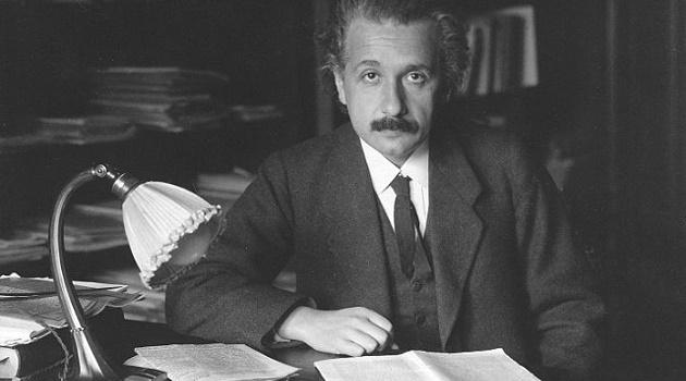 Nasce o gênio Albert Einstein