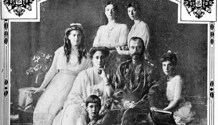 Czar Nicolau II e sua família são executados por bolcheviques