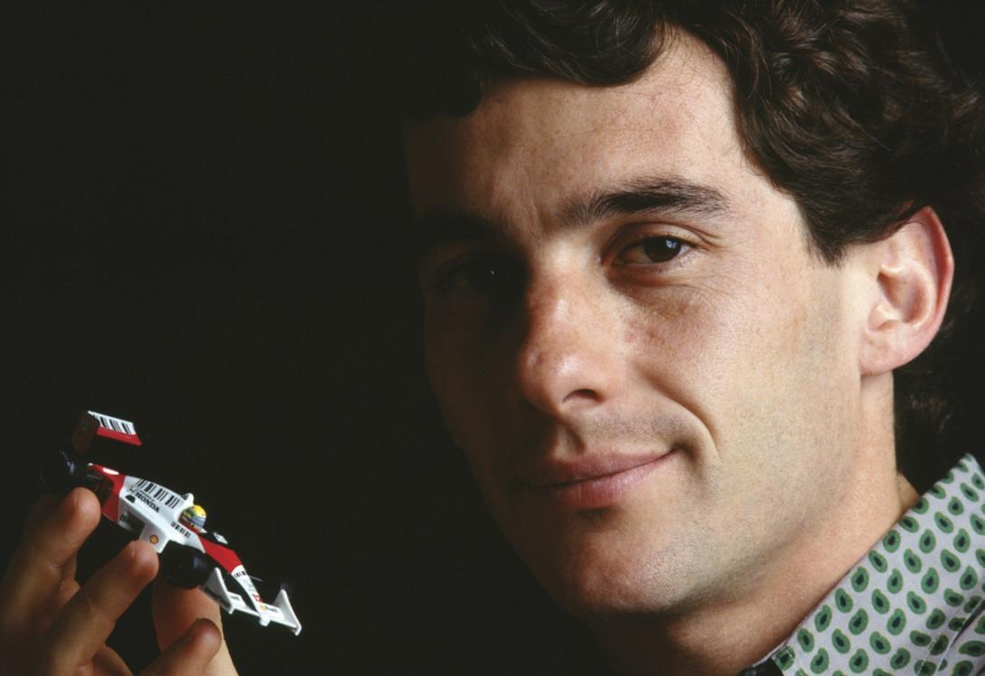 Ayrton Senna ganha o GP do Brasil após esforço épico