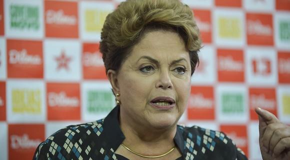 Senado aprova abertura de impeachment e presidente Dilma Rousseff é afastada do cargo