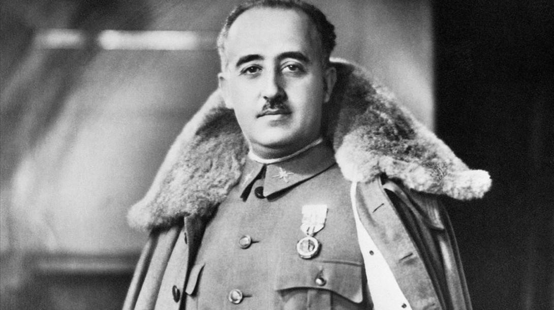 Nasce o ditador espanhol Francisco Franco