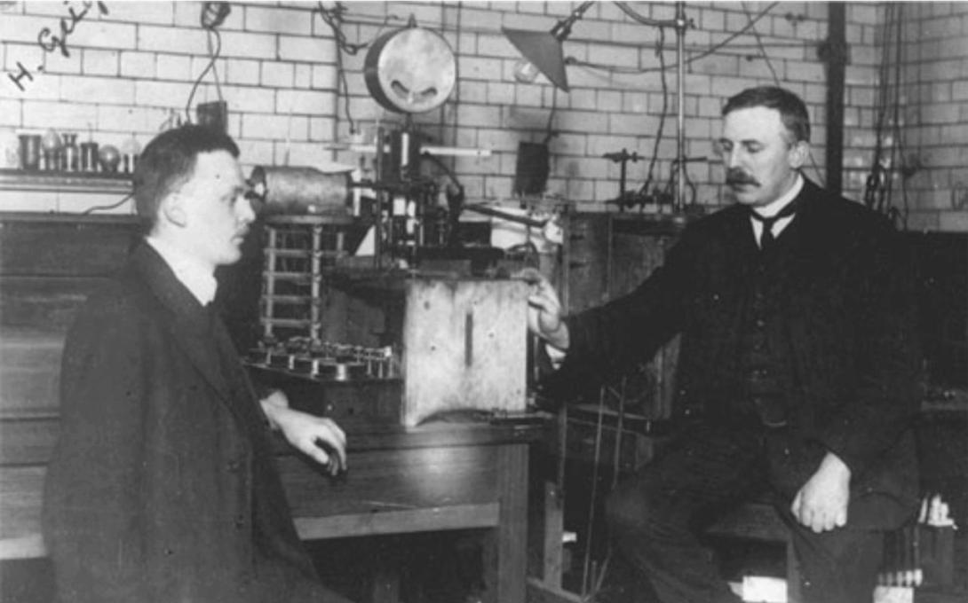 Morre Ernest Rutherford, o pai da física nuclear