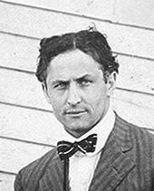 Nasce o ilusionista húngaro Harry Houdini