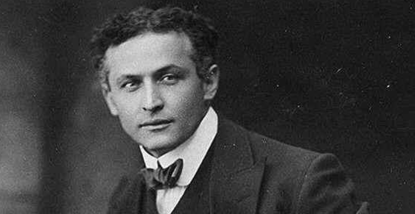 Morre o ilusionista húngaro Harry Houdini