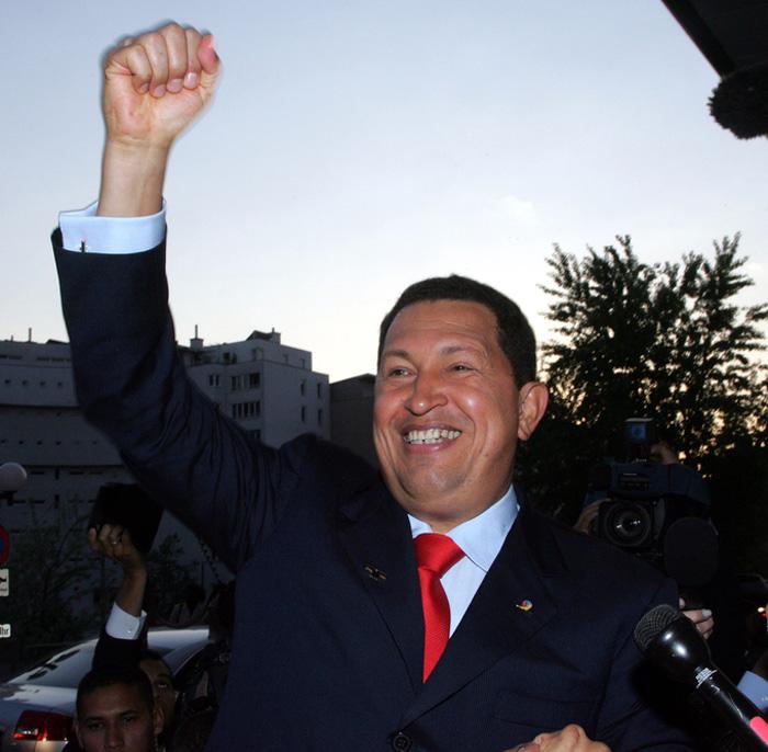 Nasce Hugo Chavez, polêmico presidente da Venezuela