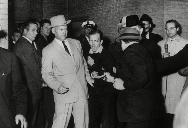 Jack Leon Ruby sentenciado à morte pelo assassinato de Lee Oswald