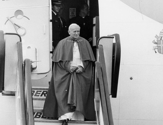 Papa João Paulo II faz visita histórica ao Brasil
