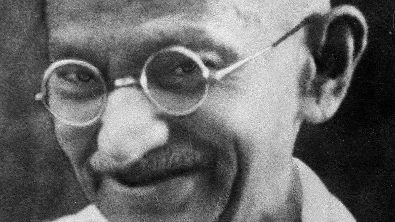 Gandhi é condenado a seis anos de prisão na Índia