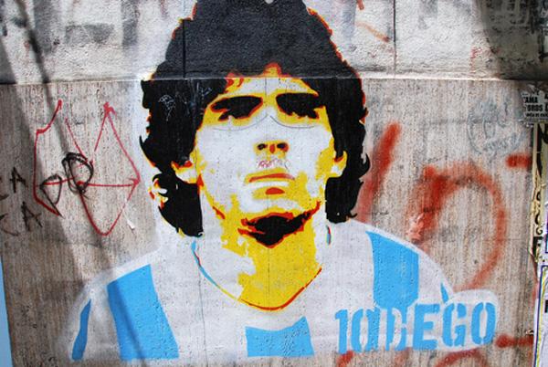 Nasce o talentoso e polêmico Maradona