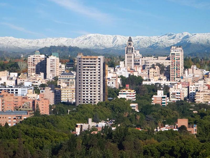 Fundada a cidade argentina de Mendoza