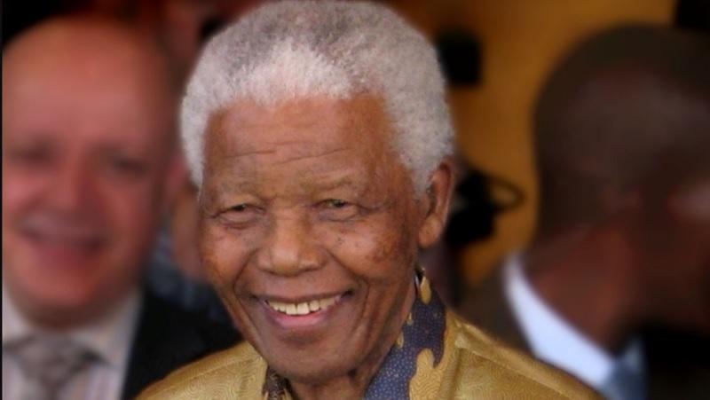 Nelson Mandela é condenado à prisão perpétua