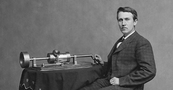 Thomas Edison anuncia sua primeira grande invenção: o fonógrafo