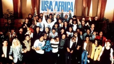 Canção "We Are the World" é gravada por mais de 40 astros da música